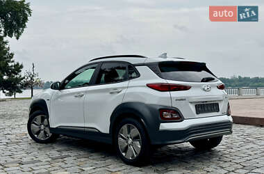 Внедорожник / Кроссовер Hyundai Kona Electric 2020 в 