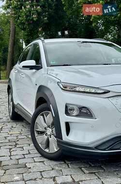 Внедорожник / Кроссовер Hyundai Kona Electric 2020 в 