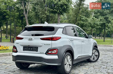Внедорожник / Кроссовер Hyundai Kona Electric 2020 в 