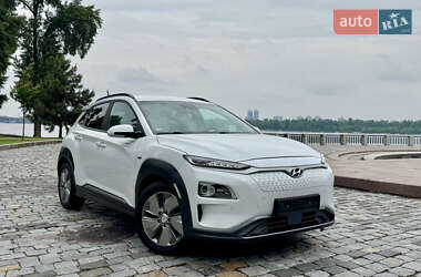 Внедорожник / Кроссовер Hyundai Kona Electric 2020 в 