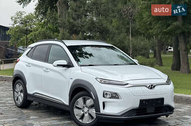 Внедорожник / Кроссовер Hyundai Kona Electric 2020 в 