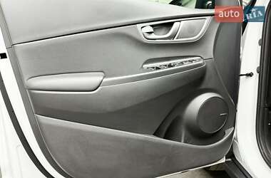 Внедорожник / Кроссовер Hyundai Kona Electric 2019 в 