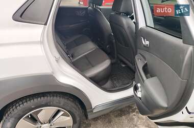 Внедорожник / Кроссовер Hyundai Kona Electric 2019 в 