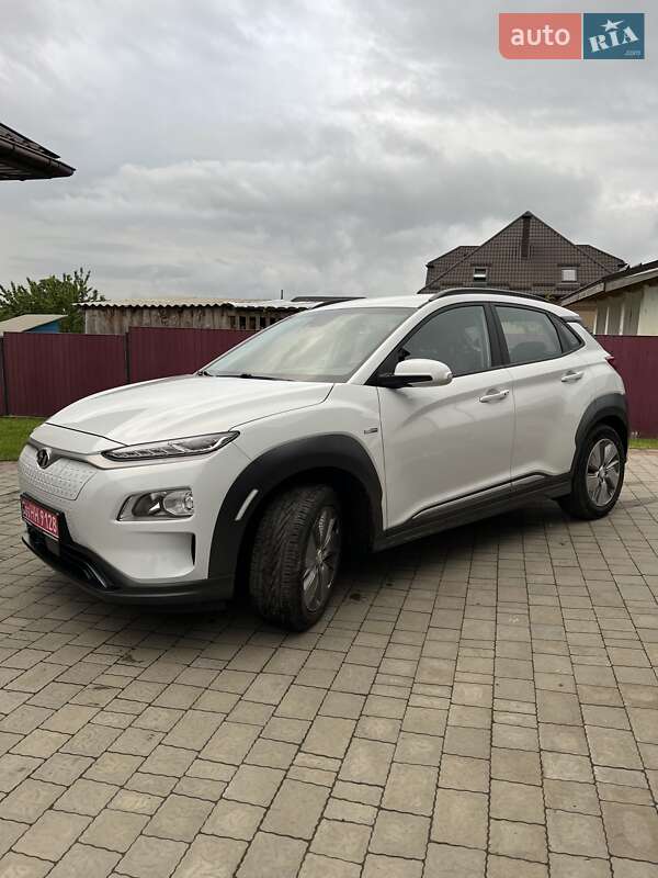 Внедорожник / Кроссовер Hyundai Kona Electric 2020 в 