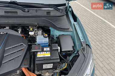 Внедорожник / Кроссовер Hyundai Kona Electric 2020 в 