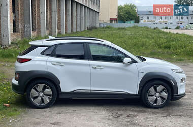 Внедорожник / Кроссовер Hyundai Kona Electric 2019 в 
