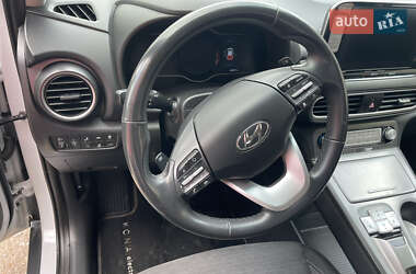 Внедорожник / Кроссовер Hyundai Kona Electric 2019 в 