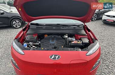 Внедорожник / Кроссовер Hyundai Kona Electric 2021 в 