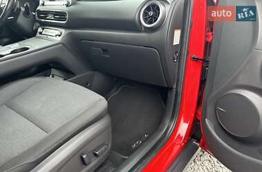 Внедорожник / Кроссовер Hyundai Kona Electric 2021 в 