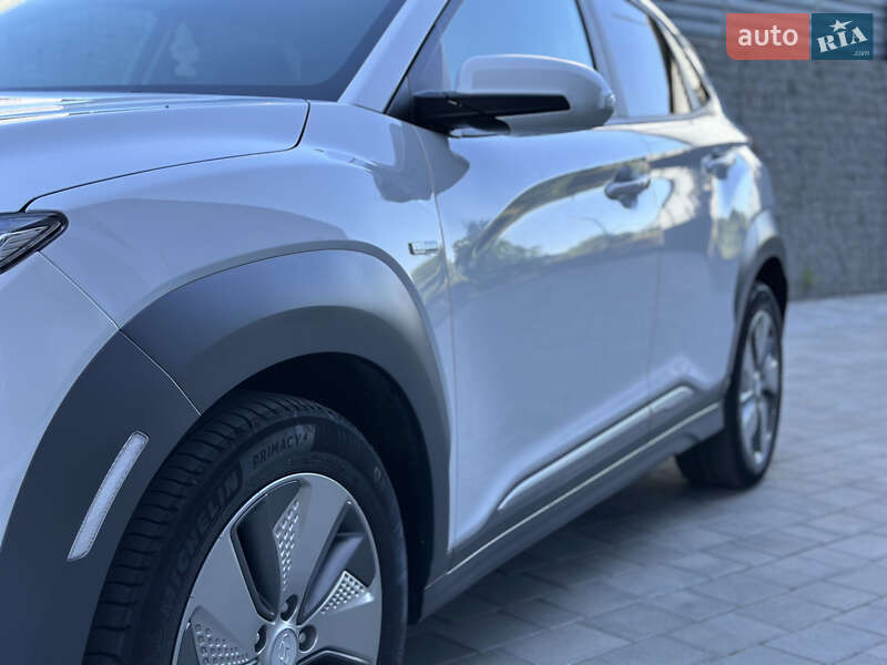 Позашляховик / Кросовер Hyundai Kona Electric 2019 в Луцьку