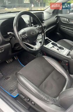 Внедорожник / Кроссовер Hyundai Kona Electric 2019 в 