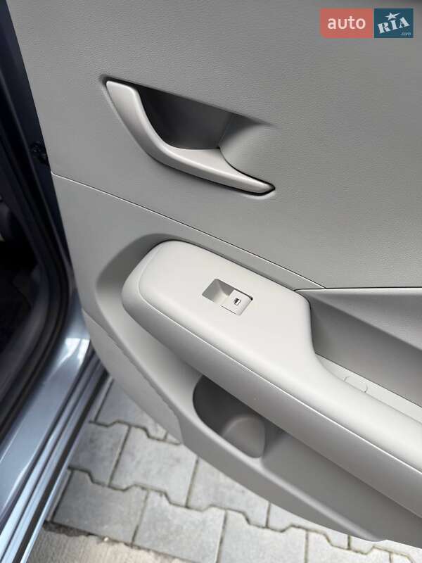 Внедорожник / Кроссовер Hyundai Kona Electric 2024 в Дубно