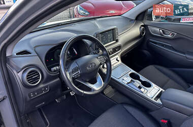 Внедорожник / Кроссовер Hyundai Kona Electric 2020 в 