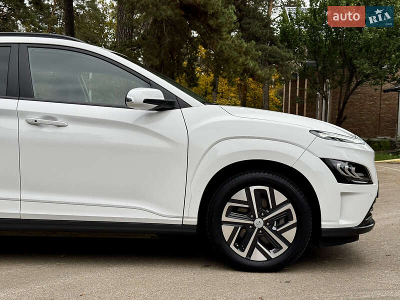 Позашляховик / Кросовер Hyundai Kona Electric 2022 в Києві