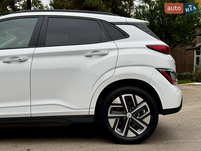 Позашляховик / Кросовер Hyundai Kona Electric 2022 в Києві