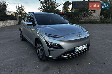 Внедорожник / Кроссовер Hyundai Kona Electric 2022 в 