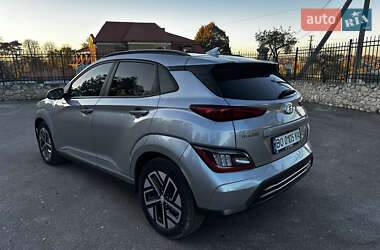 Внедорожник / Кроссовер Hyundai Kona Electric 2022 в 