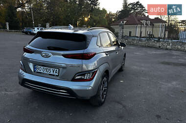 Внедорожник / Кроссовер Hyundai Kona Electric 2022 в 