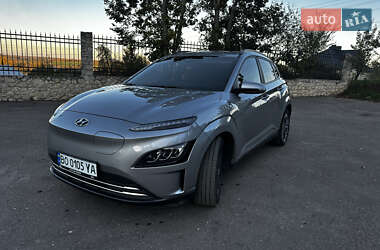 Внедорожник / Кроссовер Hyundai Kona Electric 2022 в 