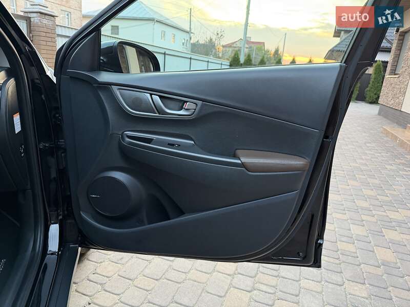 Позашляховик / Кросовер Hyundai Kona Electric 2020 в Чернівцях