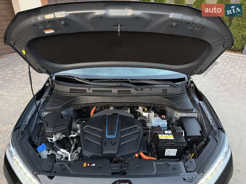 Позашляховик / Кросовер Hyundai Kona Electric 2020 в Чернівцях