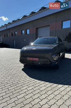 Внедорожник / Кроссовер Hyundai Kona Electric 2024 в 