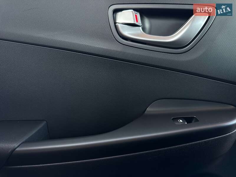 Внедорожник / Кроссовер Hyundai Kona Electric 2021 в Львове