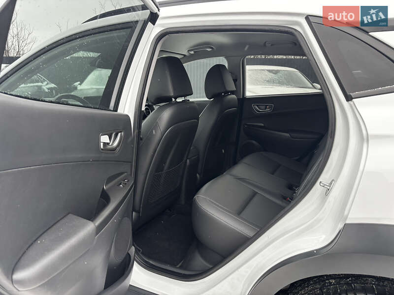 Внедорожник / Кроссовер Hyundai Kona Electric 2021 в Львове