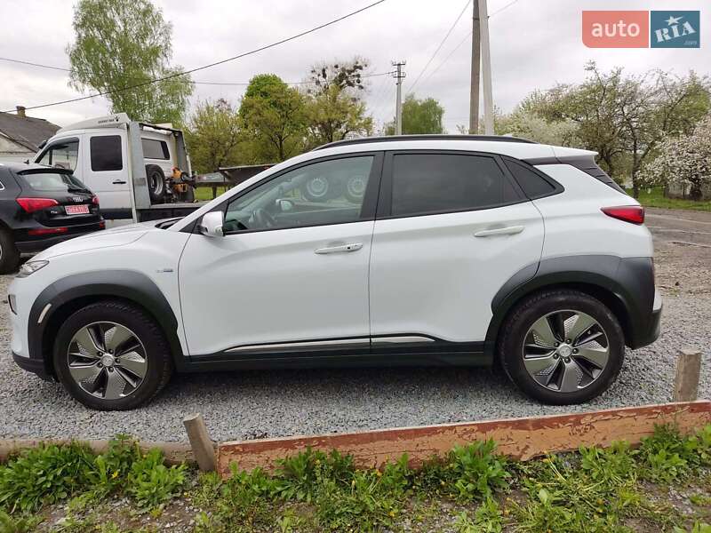 Внедорожник / Кроссовер Hyundai Kona 2018 в Млинове