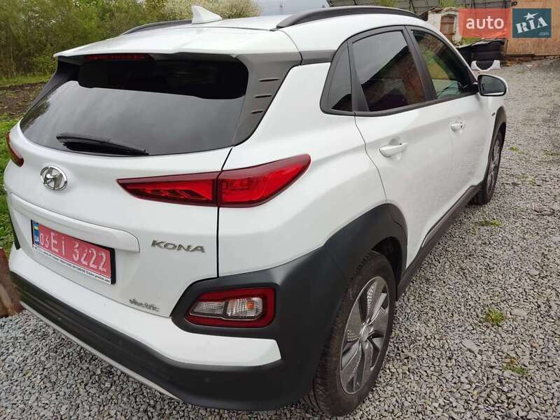 Внедорожник / Кроссовер Hyundai Kona 2018 в Млинове