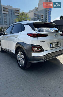 Внедорожник / Кроссовер Hyundai Kona 2020 в 