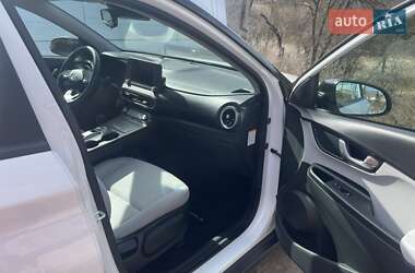 Внедорожник / Кроссовер Hyundai Kona 2022 в 