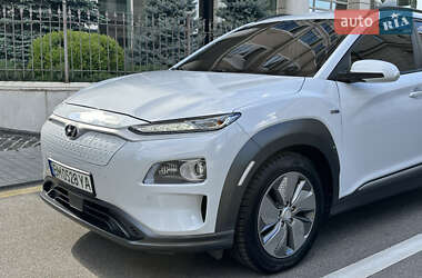 Позашляховик / Кросовер Hyundai Kona 2019 в 