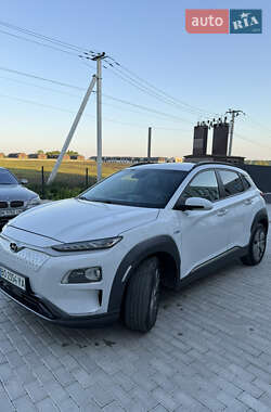 Внедорожник / Кроссовер Hyundai Kona 2018 в 
