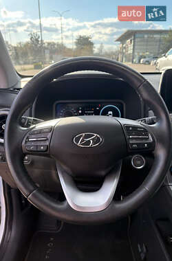 Внедорожник / Кроссовер Hyundai Kona 2021 в 