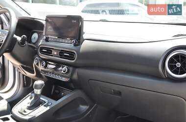 Позашляховик / Кросовер Hyundai Kona 2022 в 
