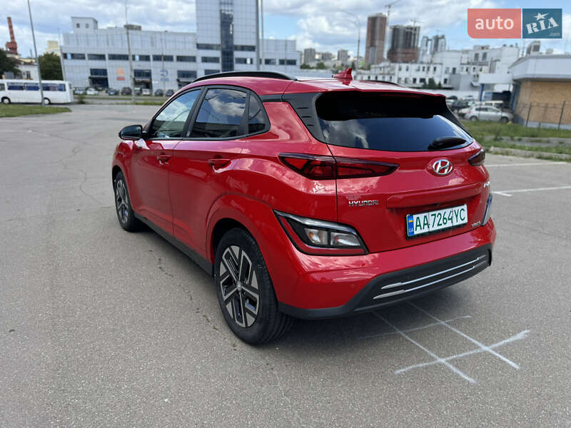 Внедорожник / Кроссовер Hyundai Kona 2022 в Киеве
