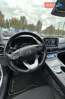 Внедорожник / Кроссовер Hyundai Kona 2020 в 