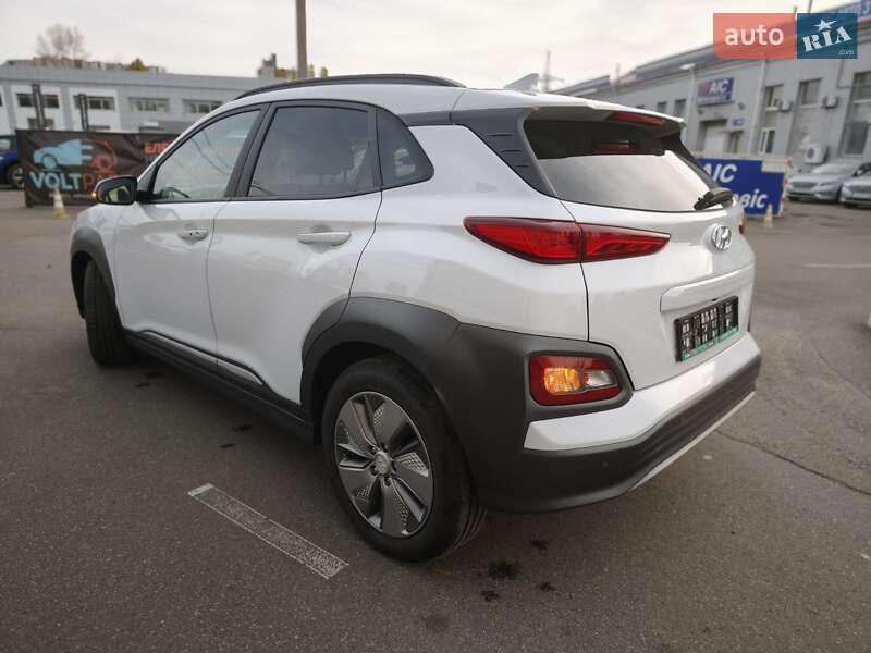 Внедорожник / Кроссовер Hyundai Kona 2020 в Киеве