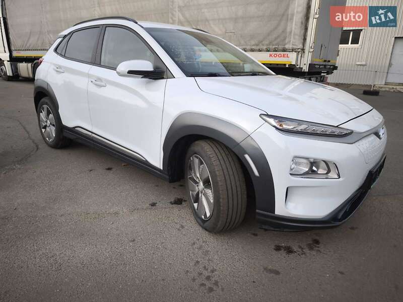 Внедорожник / Кроссовер Hyundai Kona 2020 в Киеве