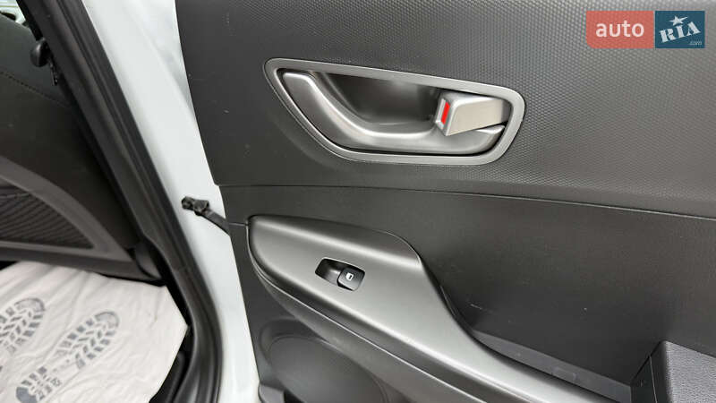 Внедорожник / Кроссовер Hyundai Kona 2020 в Киеве