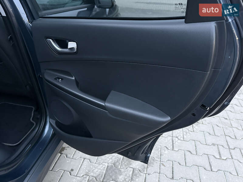 Внедорожник / Кроссовер Hyundai Kona 2023 в Тернополе