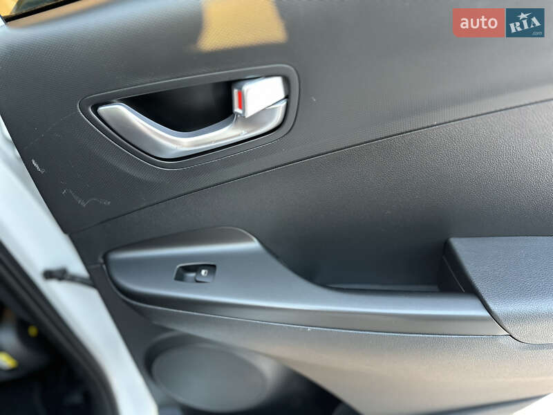 Внедорожник / Кроссовер Hyundai Kona 2021 в Тернополе