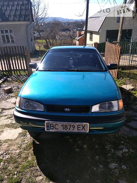 Седан Hyundai Lantra 1992 в Трускавці