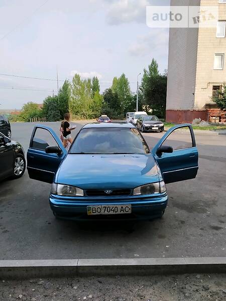 Седан Hyundai Lantra 1991 в Тернополе