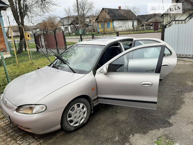 Седан Hyundai Lantra 1996 в Дубровиці