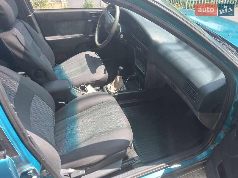 Седан Hyundai Lantra 1992 в Одессе