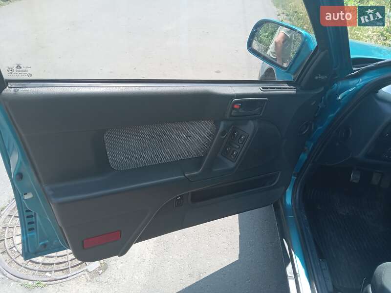 Седан Hyundai Lantra 1992 в Одессе