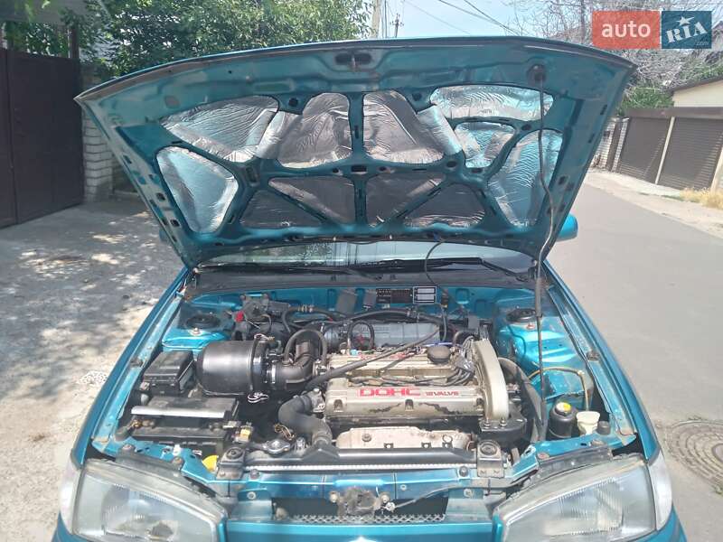 Седан Hyundai Lantra 1992 в Одессе