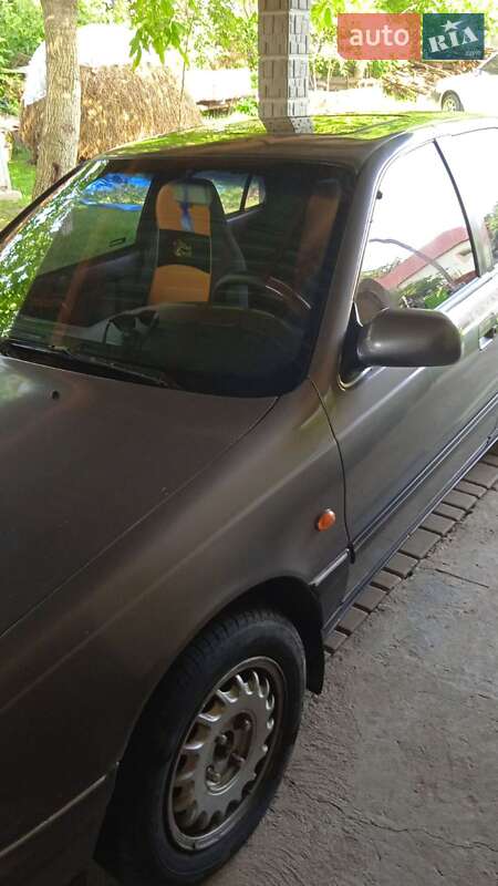 Седан Hyundai Lantra 1992 в Дрогобичі